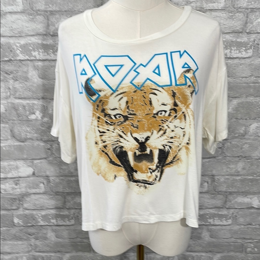 Le Lis White ROAR Graphic Crop Top